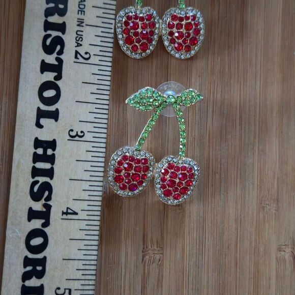 Rhinestone cherry earrings gold red green - Picture 3 of 6